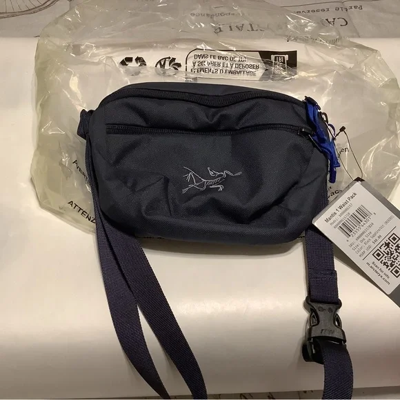 Arc'teryx Navy Blue Belt Bag with Blue Zipper Pull - Picture 1 of 2